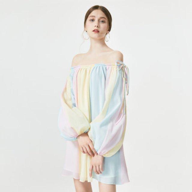 [해외]W140FE6 설탕 2018 봄 새로운 유럽과 미국 여자 색상 매칭 달콤한 랜턴 슬리브 휴가 바람 줄무늬 단어 어깨 드레스