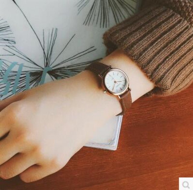 [해외] 학생 시계 여성 여자 패션 트렌드 심플 스타일 복고 시계