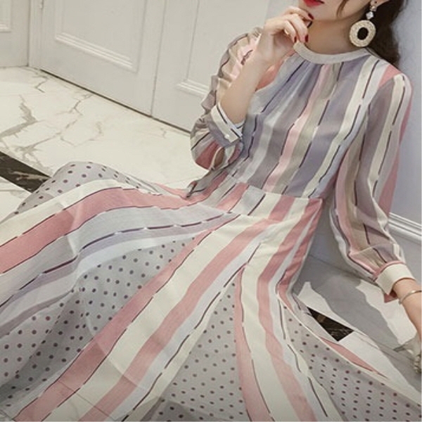 [해외] 여성의류 절개 패턴 패치 라운드 넥 쉬폰 드레스